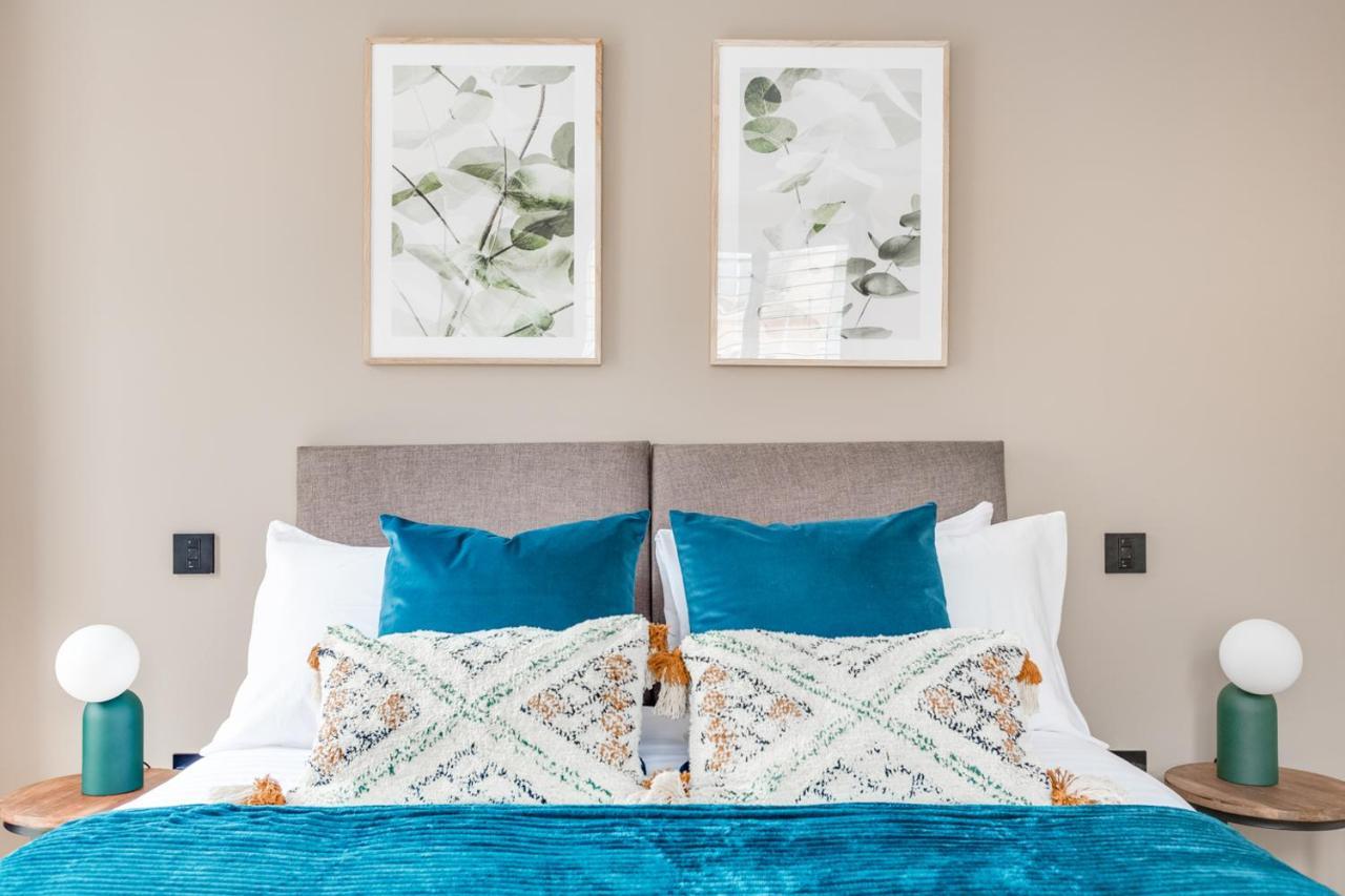 Executive 2 Bedroom Apt City Centre Free Pkg , Wifi By Tent Serviced Apartments Staines-upon-Thames Esterno foto