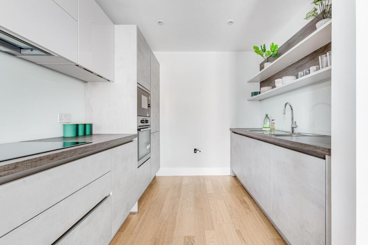 Executive 2 Bedroom Apt City Centre Free Pkg , Wifi By Tent Serviced Apartments Staines-upon-Thames Esterno foto