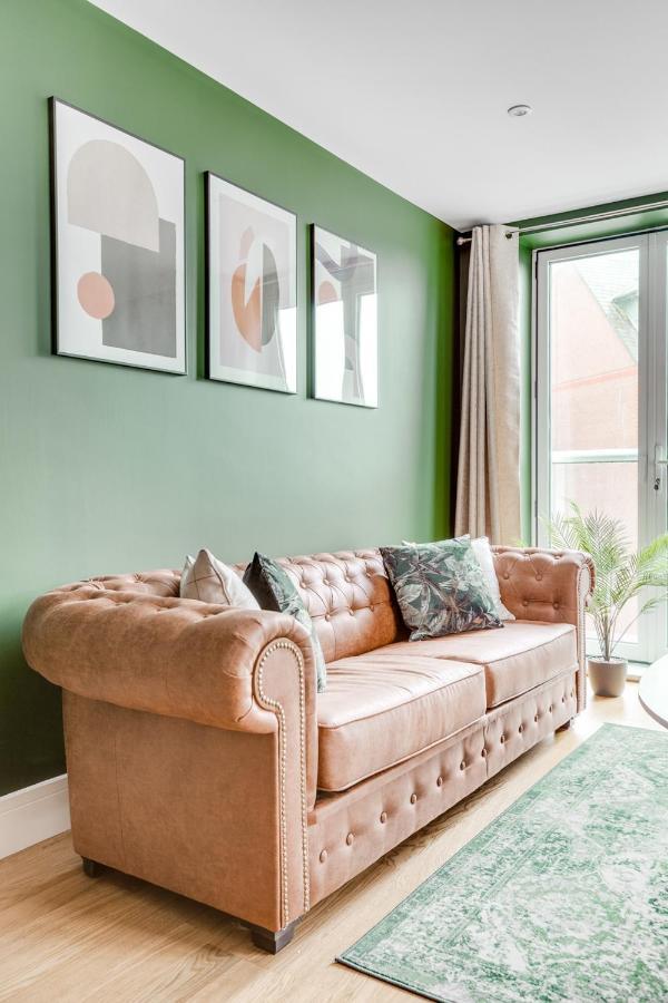 Executive 2 Bedroom Apt City Centre Free Pkg , Wifi By Tent Serviced Apartments Staines-upon-Thames Esterno foto